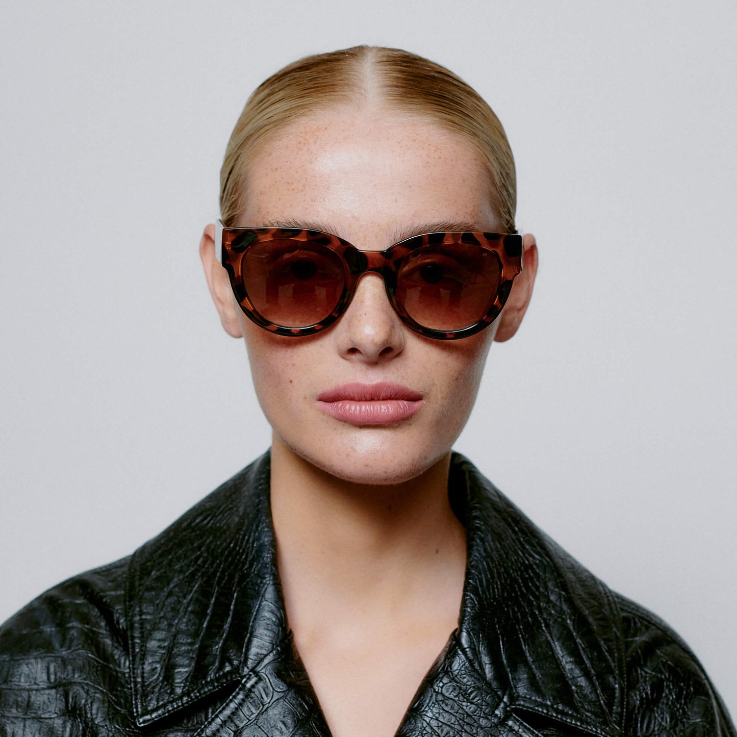 Sunglasses Round Lilly in Havana Tortoise and Tinted Lenses