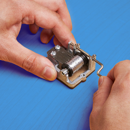 Hey Jude Crank Music Box - Image 2