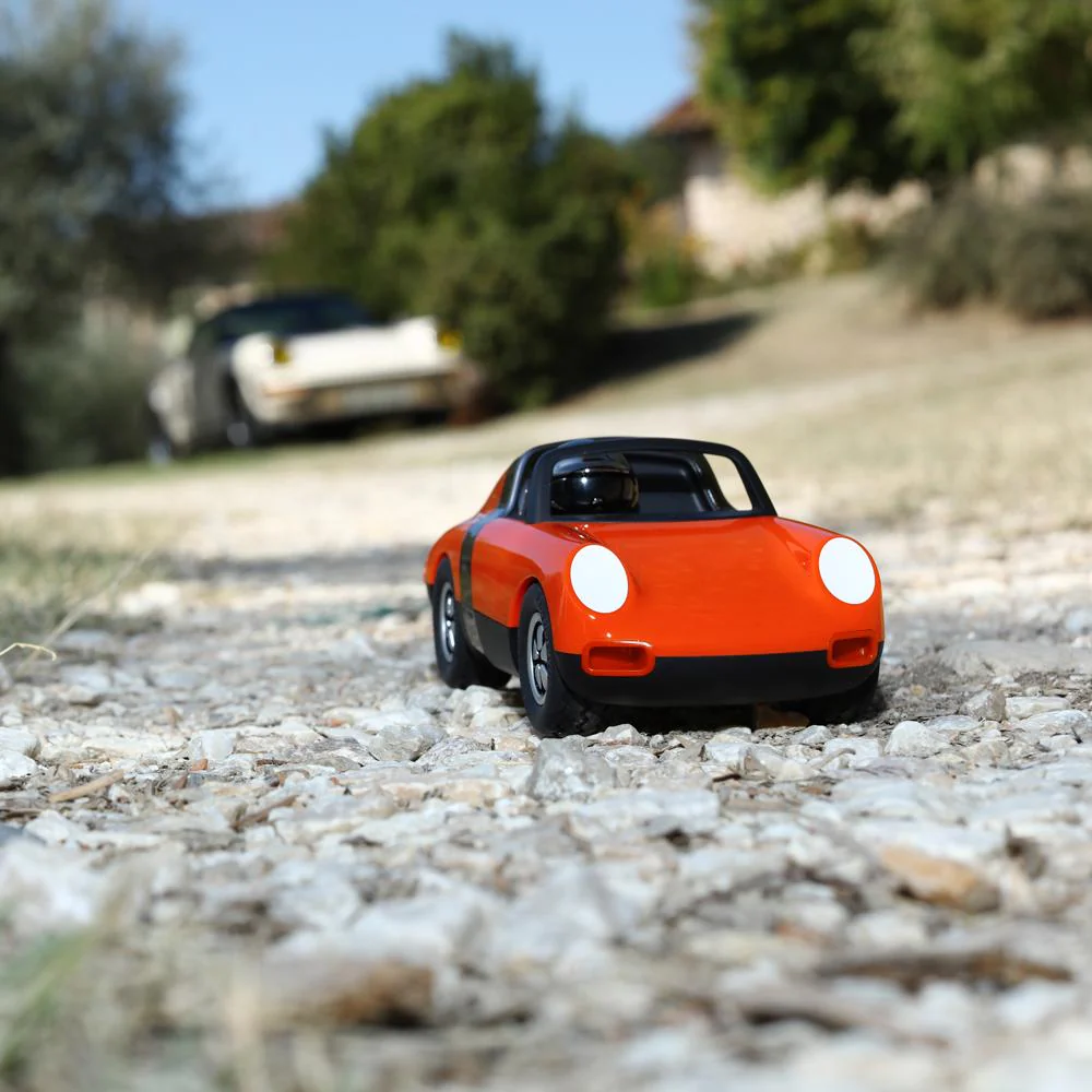 Playforever Figurines - Orange Car | T902 Luft Biba