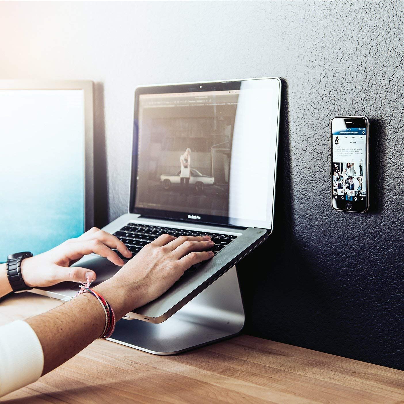 Multi-surface mobile phone mount hands-free PopSockets in black