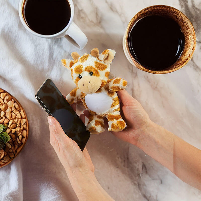 Dusty Pups Giraffe Soft Microfibre Screen Cleaner - Image 2