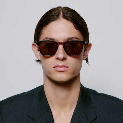 Sunglasses in Bate Demi Tortoise Brown