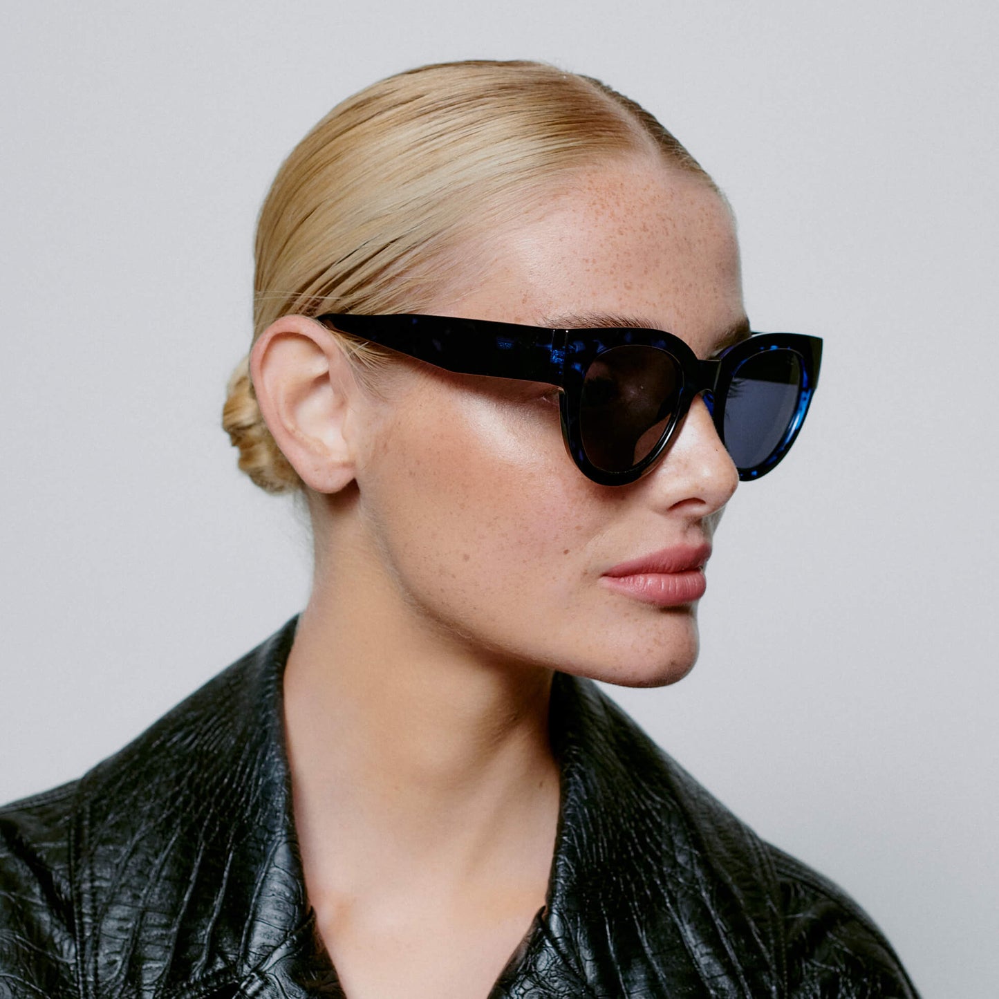 Sunglasses Round Lilly in Demi Blue