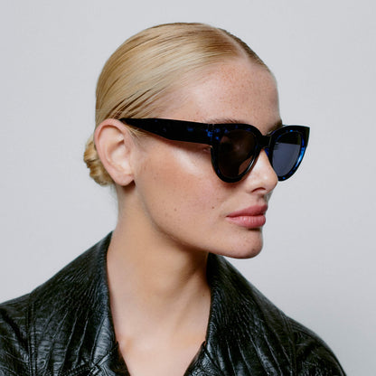 Sunglasses Round Lilly in Demi Blue