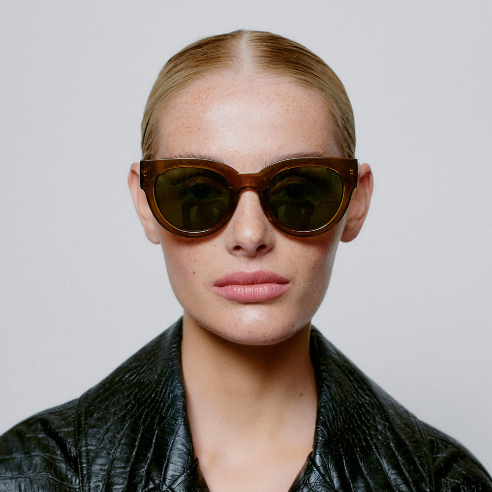 Sunglasses Round Lilly in Smoke Transparent