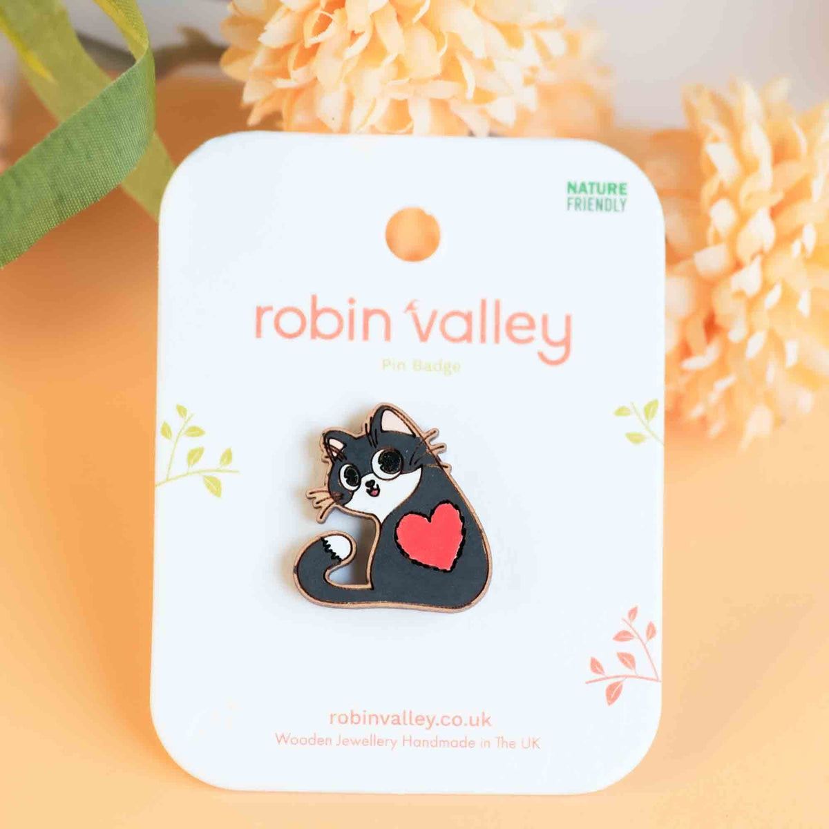 Robin Valley Cute Black Cat Heart Pin Badge - Wooden Badge Gift