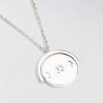 Necklace with a spinning 'XOXO' pendant in silver