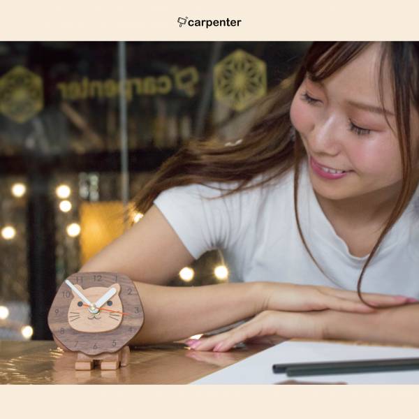 
            
                Load image into Gallery viewer, Table Clock Wooden Lion
            
        