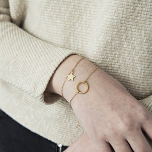 Bracelet with a small circle in gold