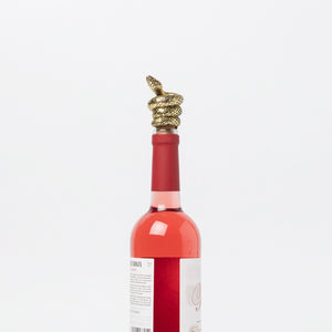 
            
                Load image into Gallery viewer, Bottle stopper with a mamba snake in antique gold
            
        