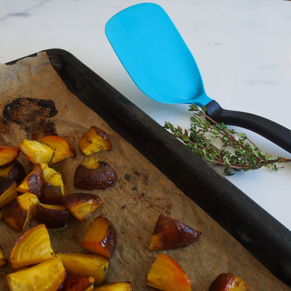 
            
                Load image into Gallery viewer, Spatula Stand-Up Chopping Chopula in Blue
            
        