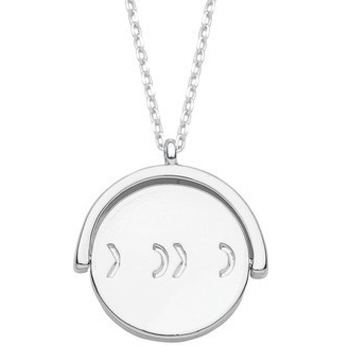 Necklace with a spinning 'XOXO' pendant in silver