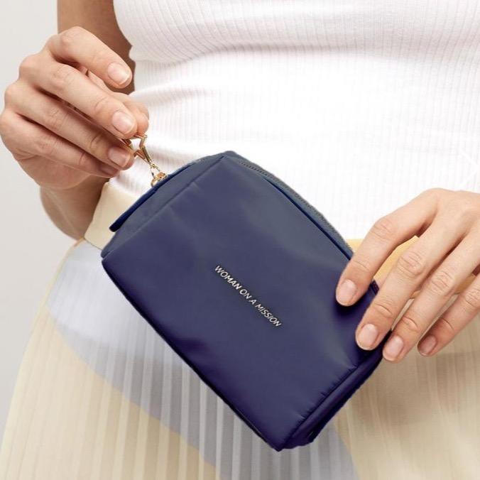 Make Up Bag "Women on a mission" in Navy