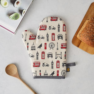 Oven mitt with London Icons souvenir gift in white