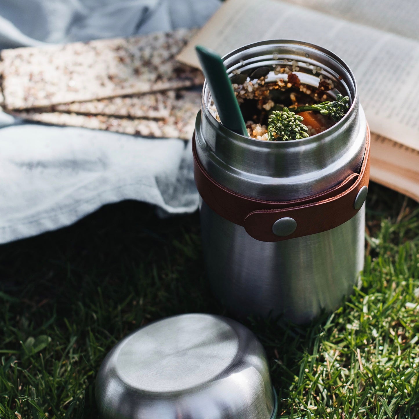 Insulated food flask with spoon from stainless steel in ocean blue