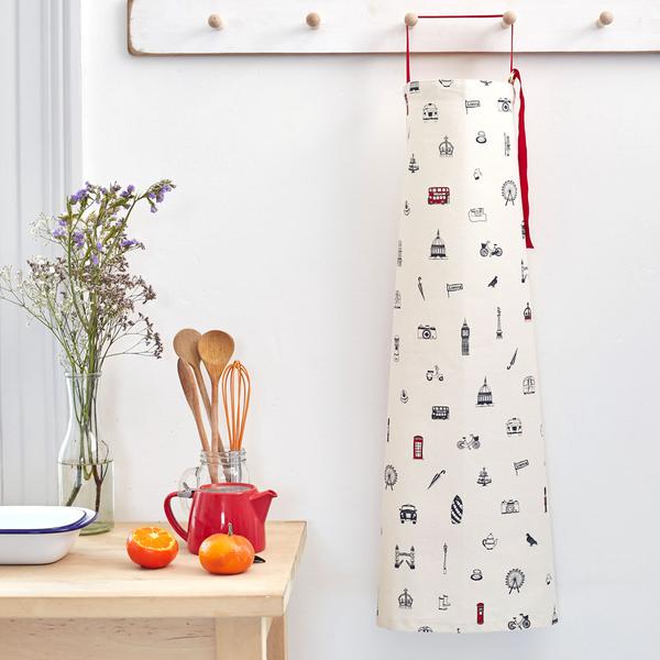 Kitchen apron with London Icons souvenir gift in white