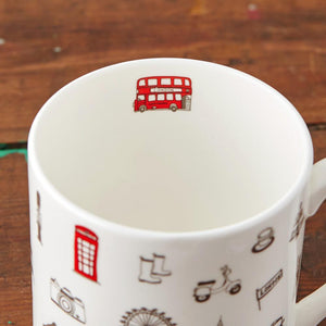 
            
                Load image into Gallery viewer, Mug with London Icons souvenir gift in white
            
        