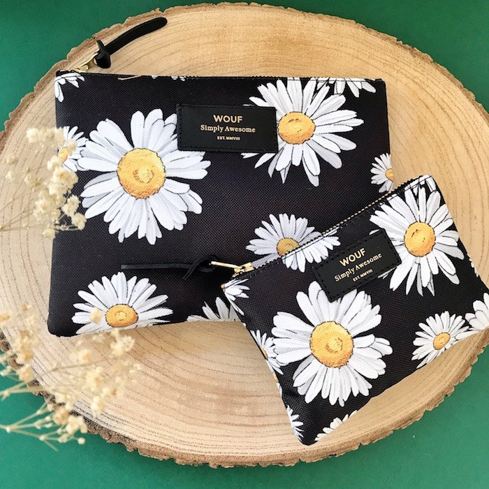 Pouch with daisy and black print in large