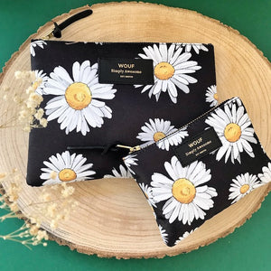 Pouch with daisy and black print in large