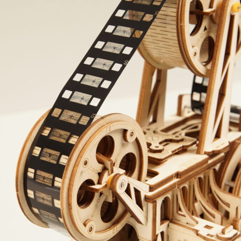 Vitascope Film Projector DIY Wood 3D Puzzle Robotime Craft Set