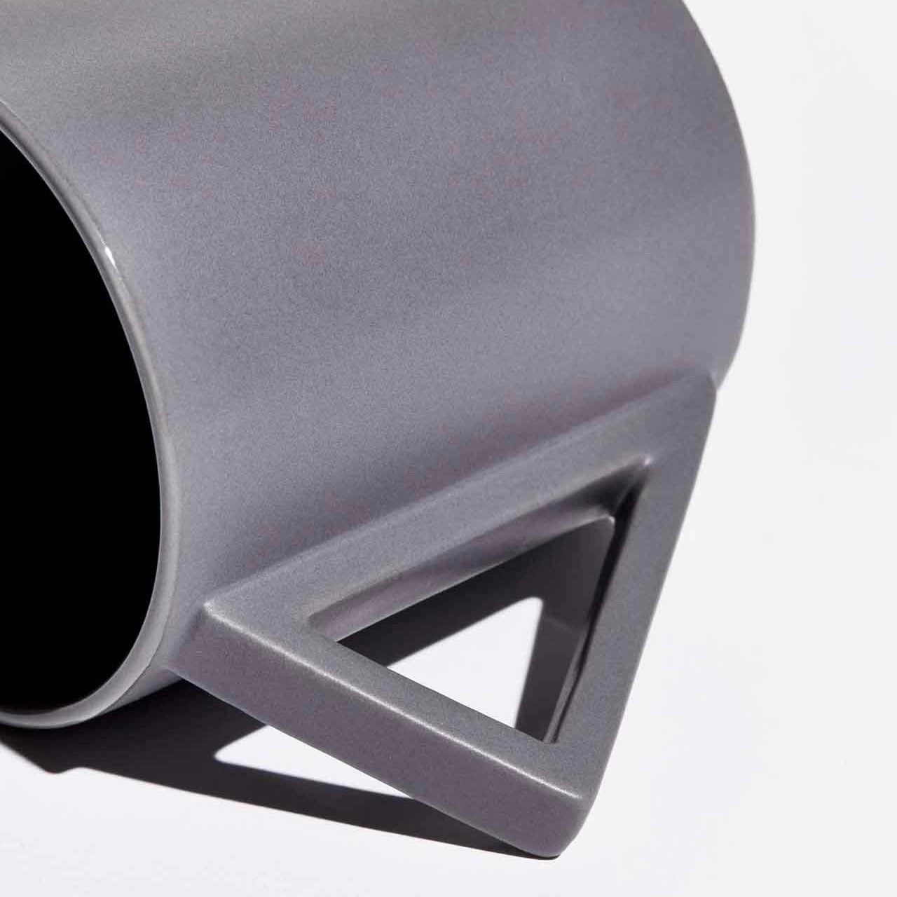 Geometric triangular handle mug 'Agnes' in grey