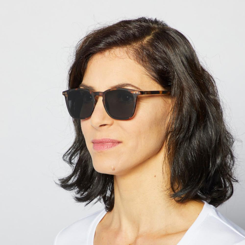 Sunglasses Unisex Tortoise Trapeze Frame E with Grey Lenses
