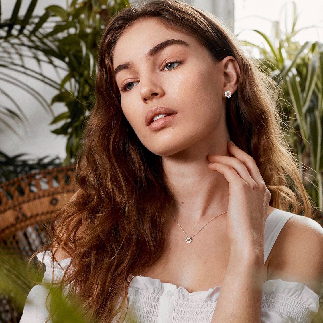 Necklace with a wildflower pendant in silver