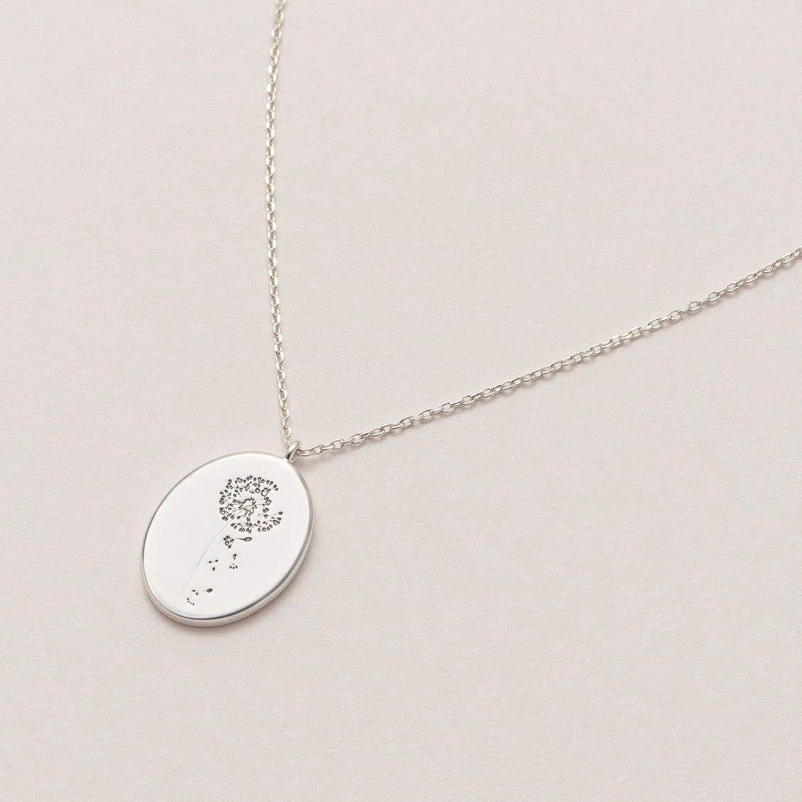 Necklace with a dandelion pendant in silver