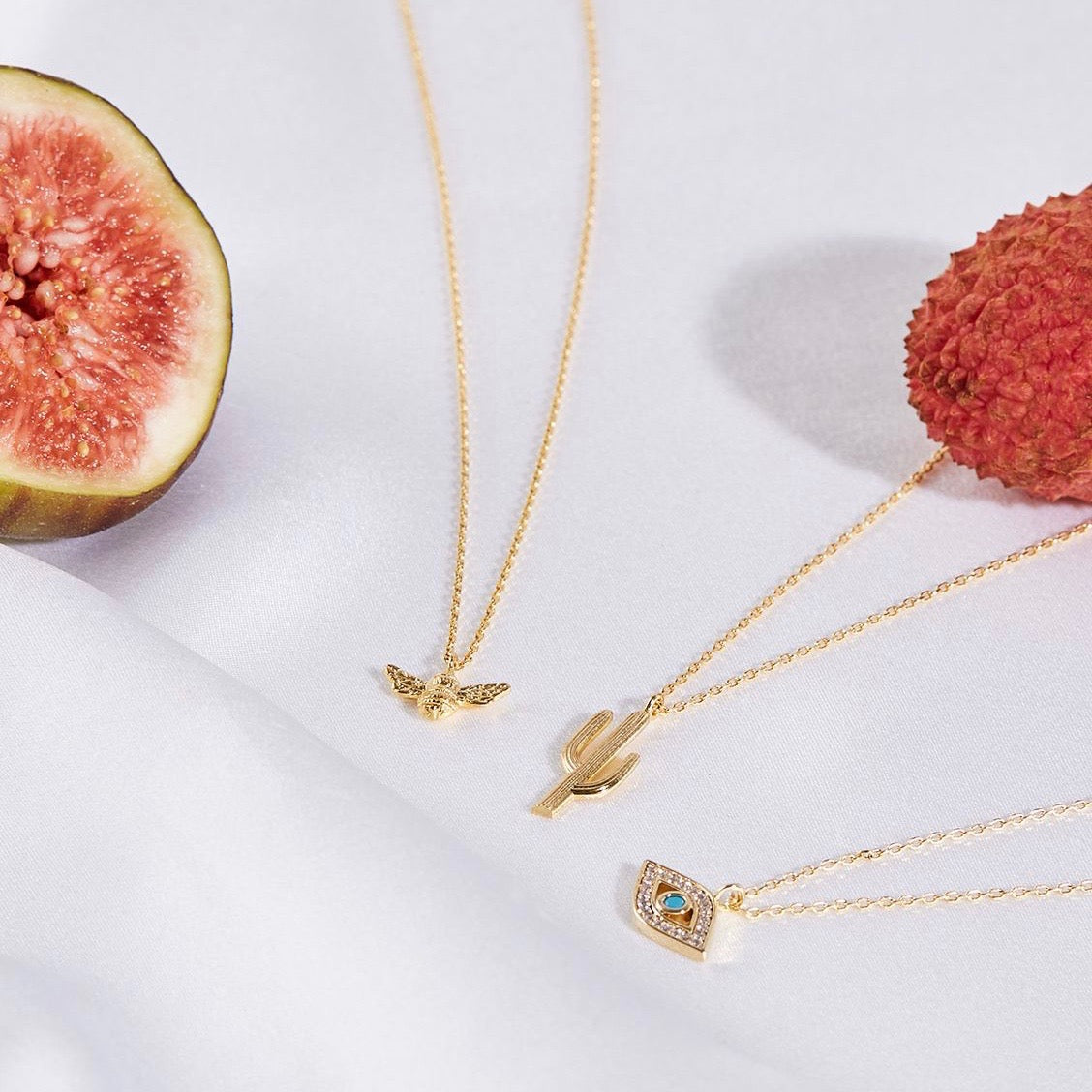 Necklace with Bumble Bee pendant in gold