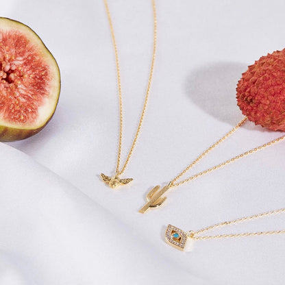 Necklace with Bumble Bee pendant in gold