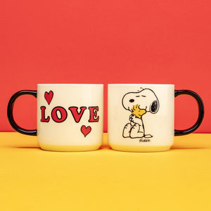 Mug with Snoopy Peanuts Comic 'Love' in white and black