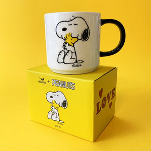 Mug with Snoopy Peanuts Comic 'Love' in white and black