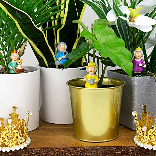 Queen Elizabeth Royal Plant Pot Marker Figurines for Garden Mini