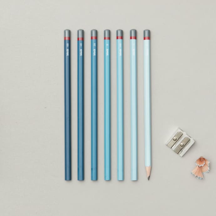 Sketching Pencils HB Drawing Gradient in Blue Outer