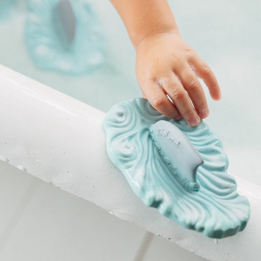Bath Toy Water Shark Oli & Carol