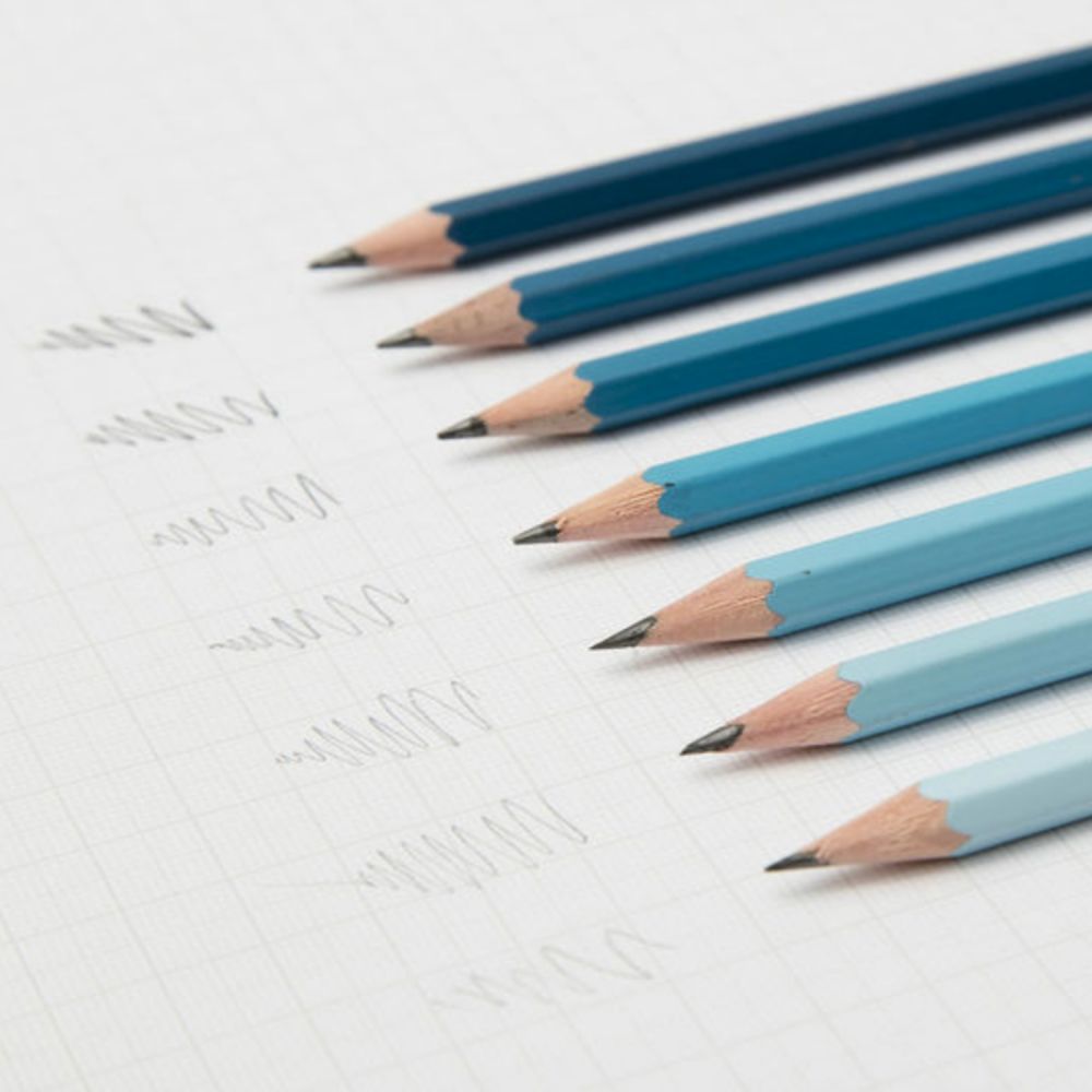 Sketching Pencils HB Drawing Gradient in Blue Outer